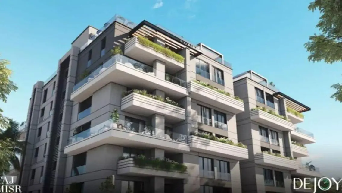Luxury Apartment with Lake View
