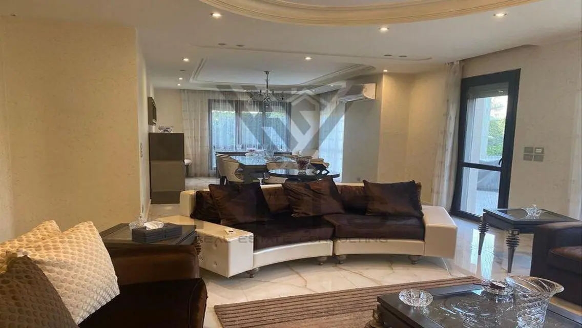 Luxury Apartment with Private Garden and Pool