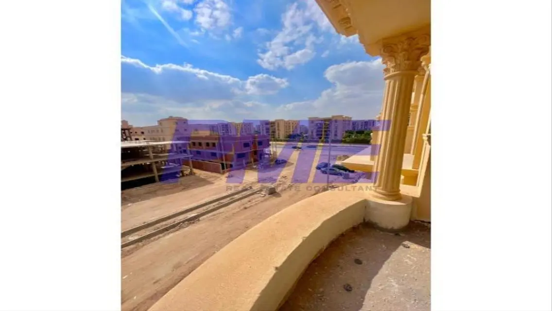 Luxury Apartment Overlooking Main Landmark - 320 sqm