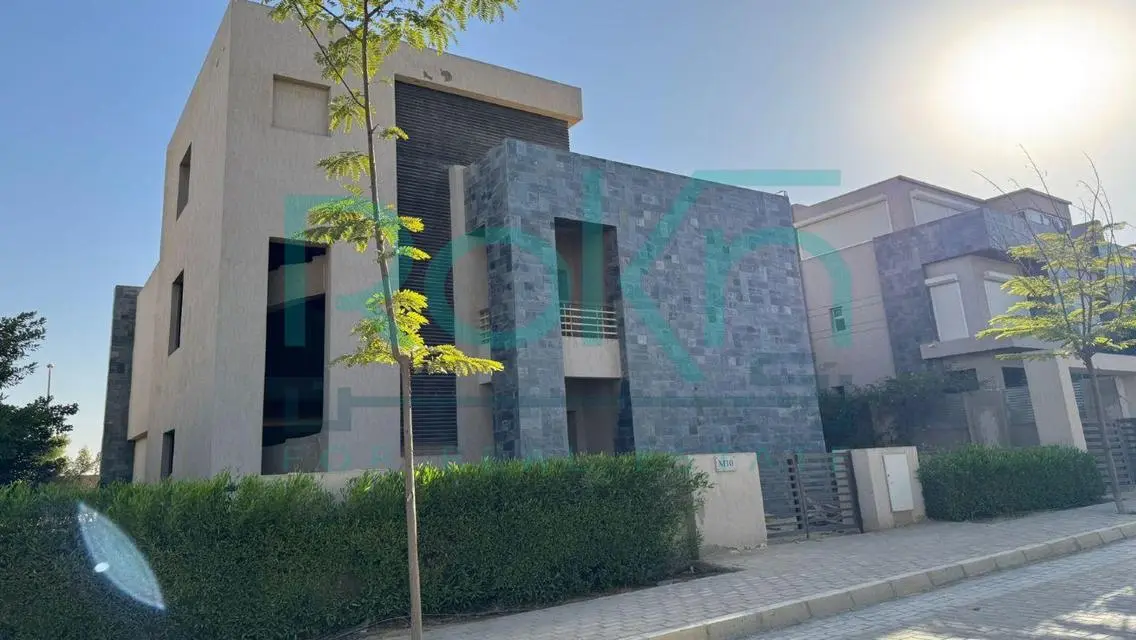 Luxury Villa for Sale with 870 sqm at QNB Lakes