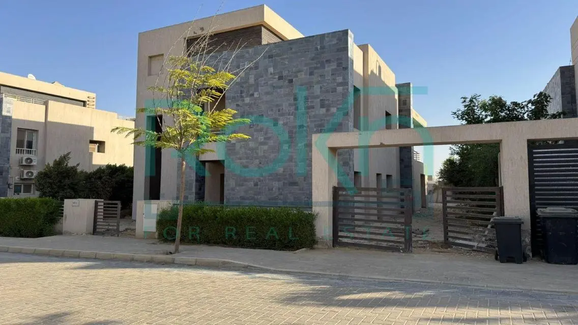 Luxury Villa for Sale with 870 sqm at QNB Lakes
