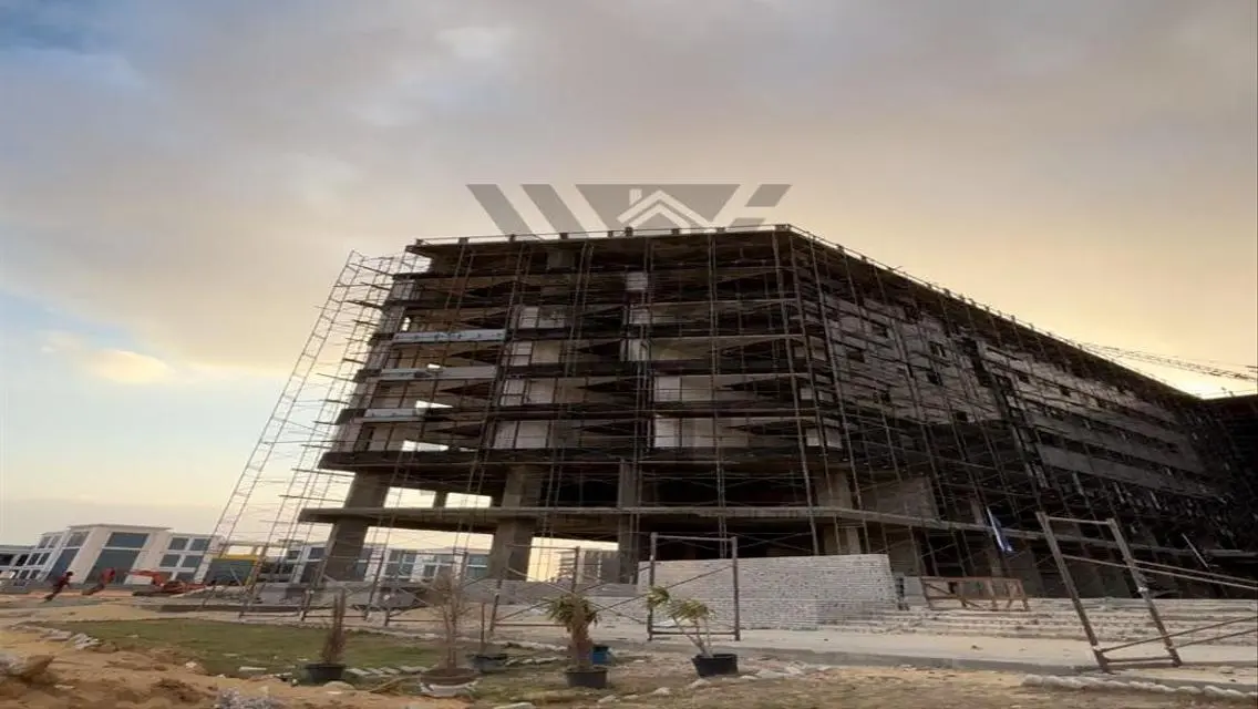 شقة ممتازة للبيع بمساحة واسعة