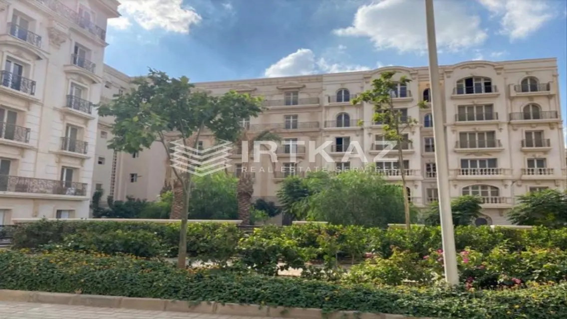 فيلا فاخرة بمساحة 1200 متر مع إطلالة رائعة على بحيرة