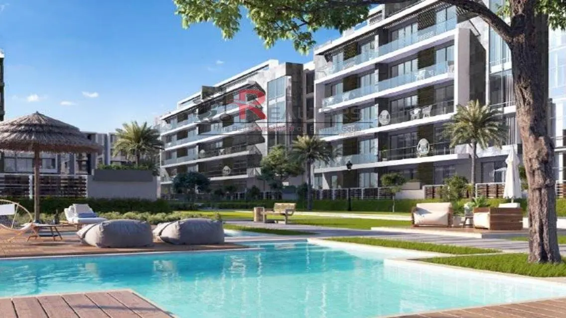 Luxury Apartment of 210 m² with Balcony and Private Garden