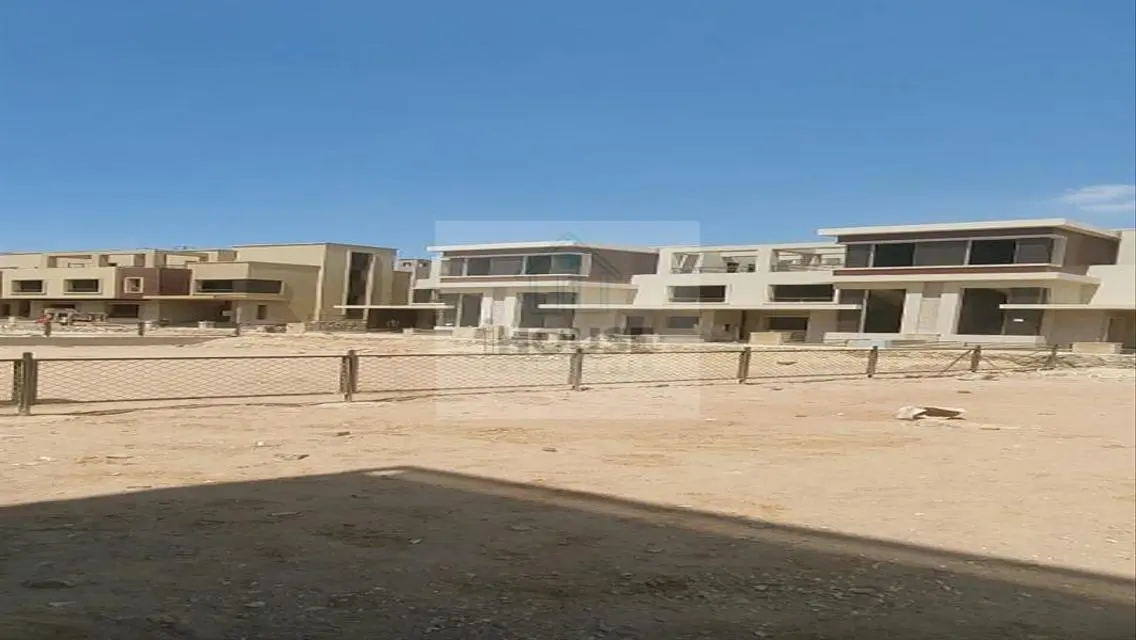 فيلا فاخرة للبيع في RT10