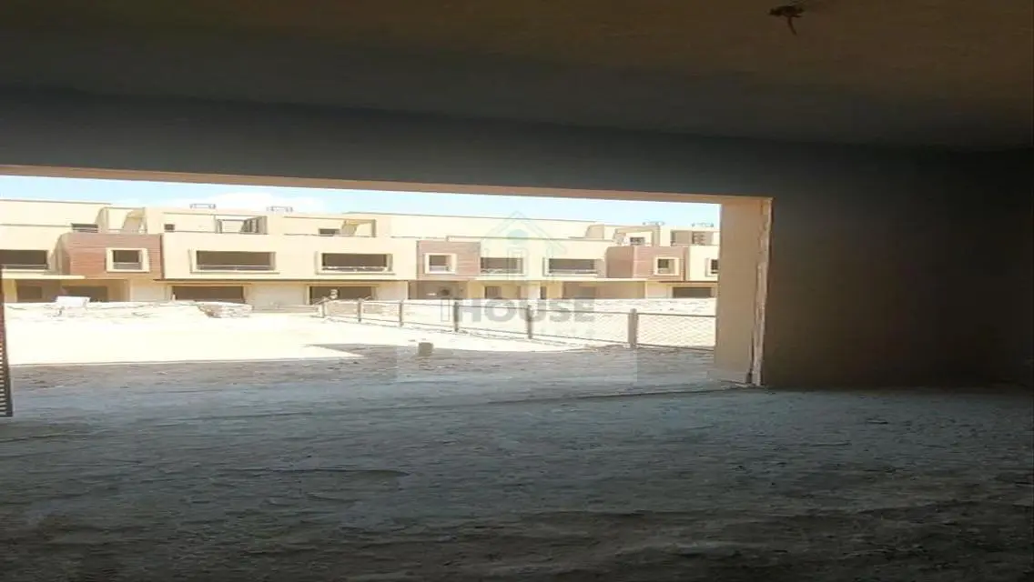 فيلا فاخرة للبيع في RT10
