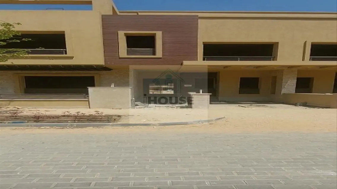 فيلا فاخرة للبيع في RT10