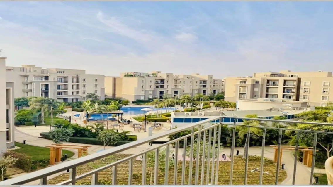 Luxury Apartment Overlooking Lakes in the Heart of the City