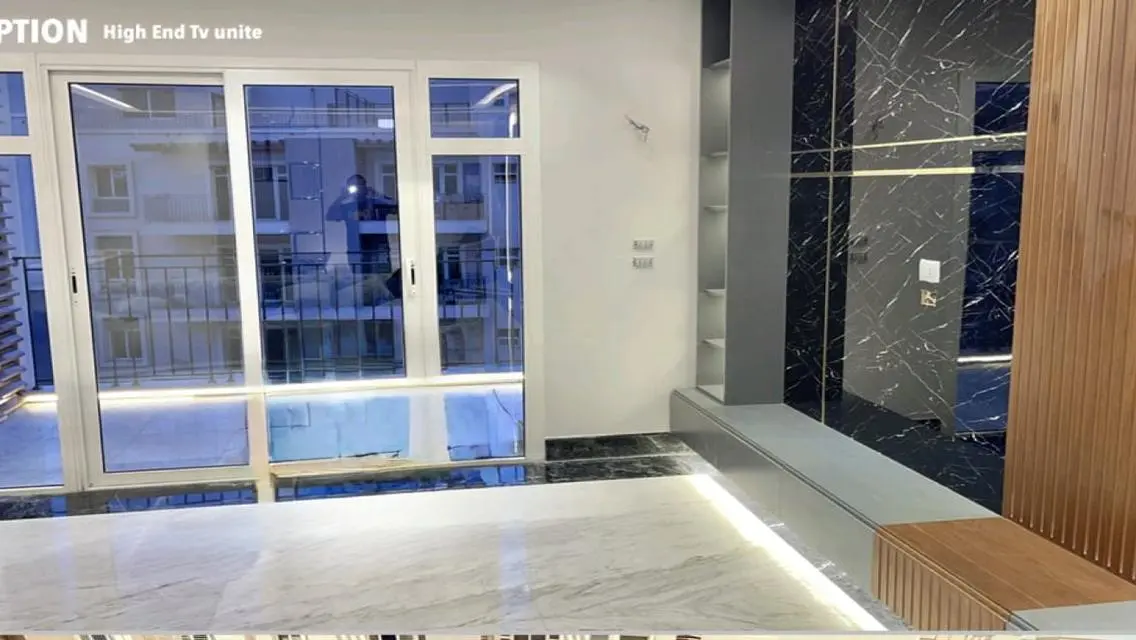 Luxury Apartment Overlooking Lakes in the Heart of the City