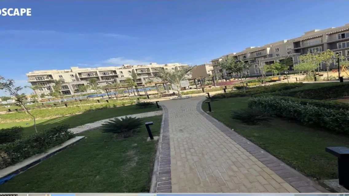 Luxury Apartment Overlooking Lakes in the Heart of the City