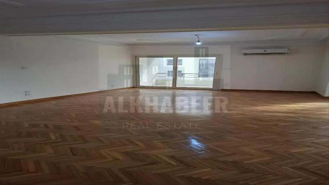 عقار متميز مع غرفة اجتماعات ومرافق عديدة