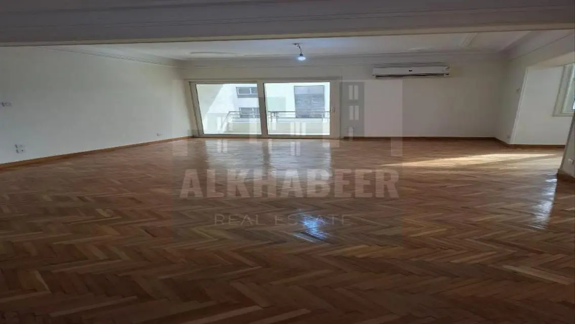 عقار متميز مع غرفة اجتماعات ومرافق عديدة