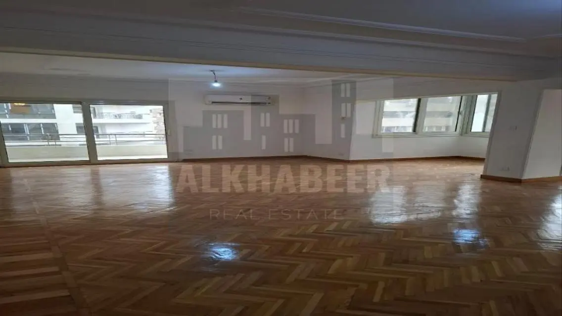 عقار متميز مع غرفة اجتماعات ومرافق عديدة