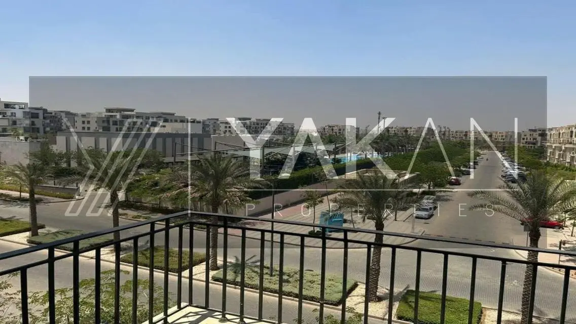 Luxury Apartment with Lake Views in Prime Location