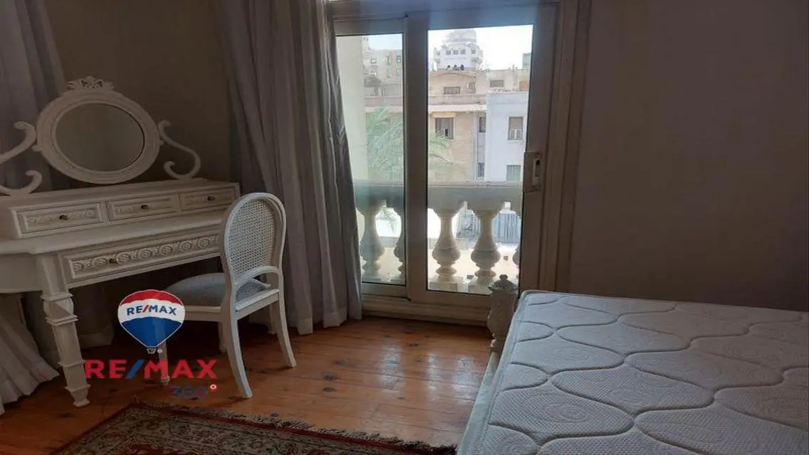 شقة فاخرة 5 غرف مع غرفة خادمة ودراسة