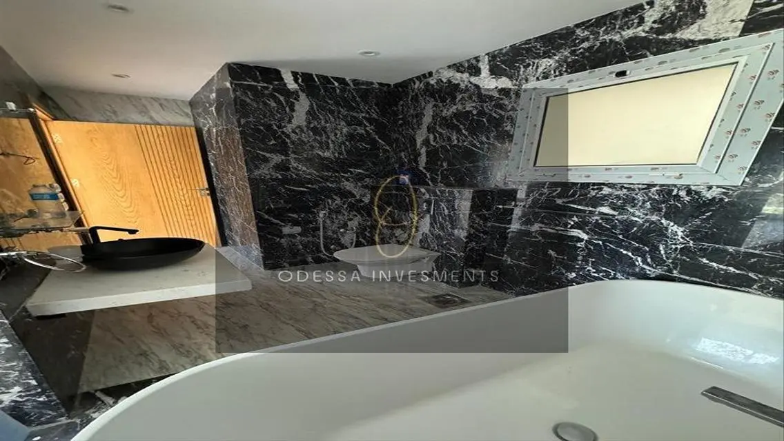 Stylish Apartment with Great Amenities