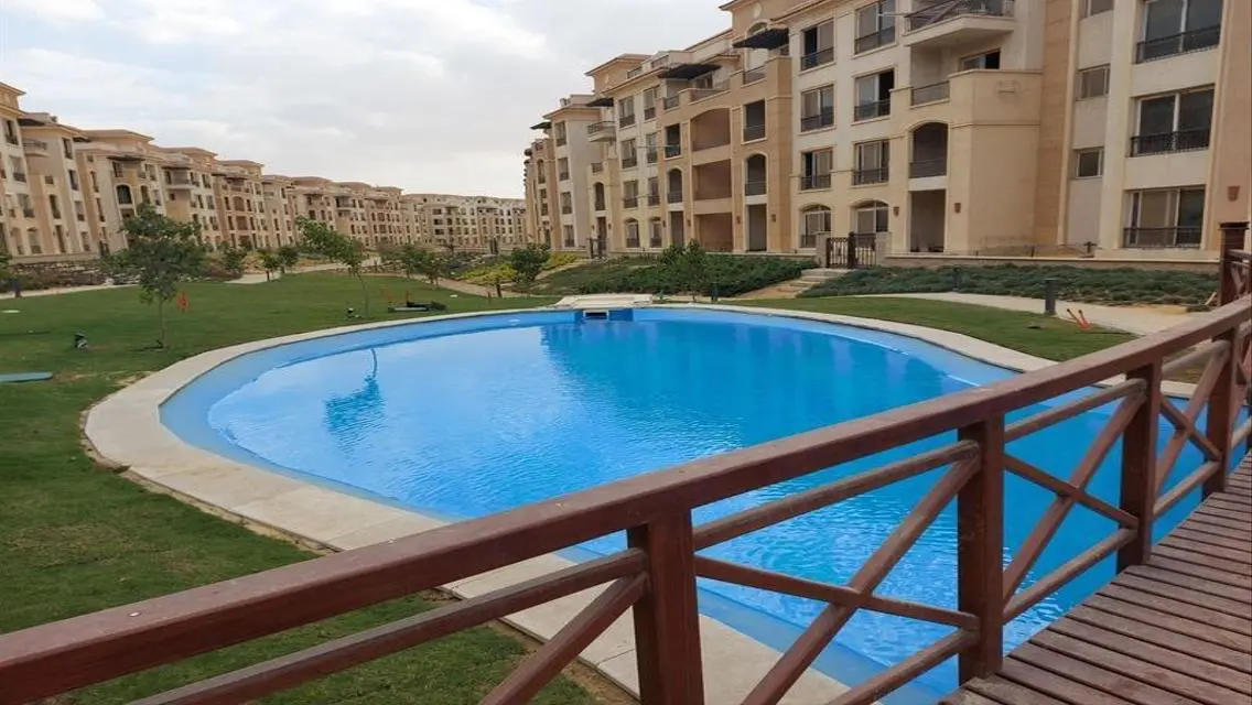 Stunning Apartment with Spacious Design and Lake View