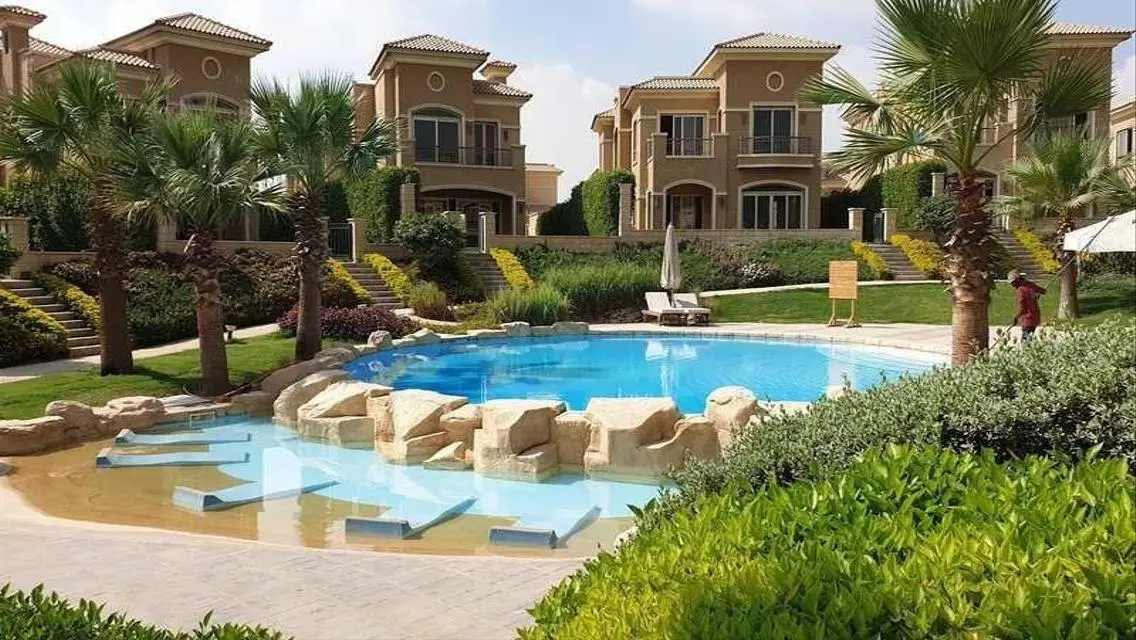 Stunning Apartment with Spacious Design and Lake View