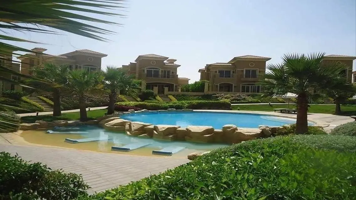 Stunning Apartment with Spacious Design and Lake View