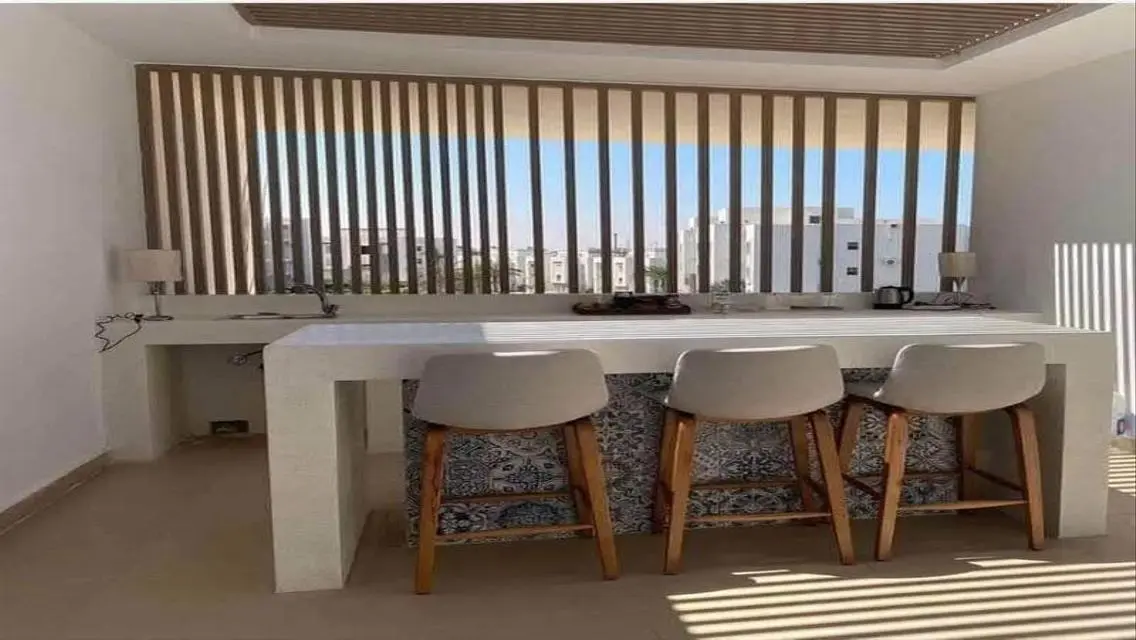 Luxury Apartment with Stunning Lake Views - 280 Sq M