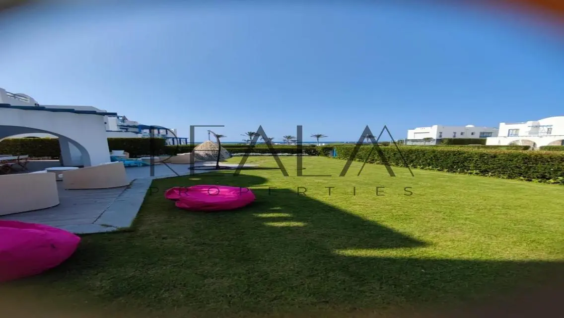 Luxurious Villa for Sale - 5 Bedrooms with Private Pool