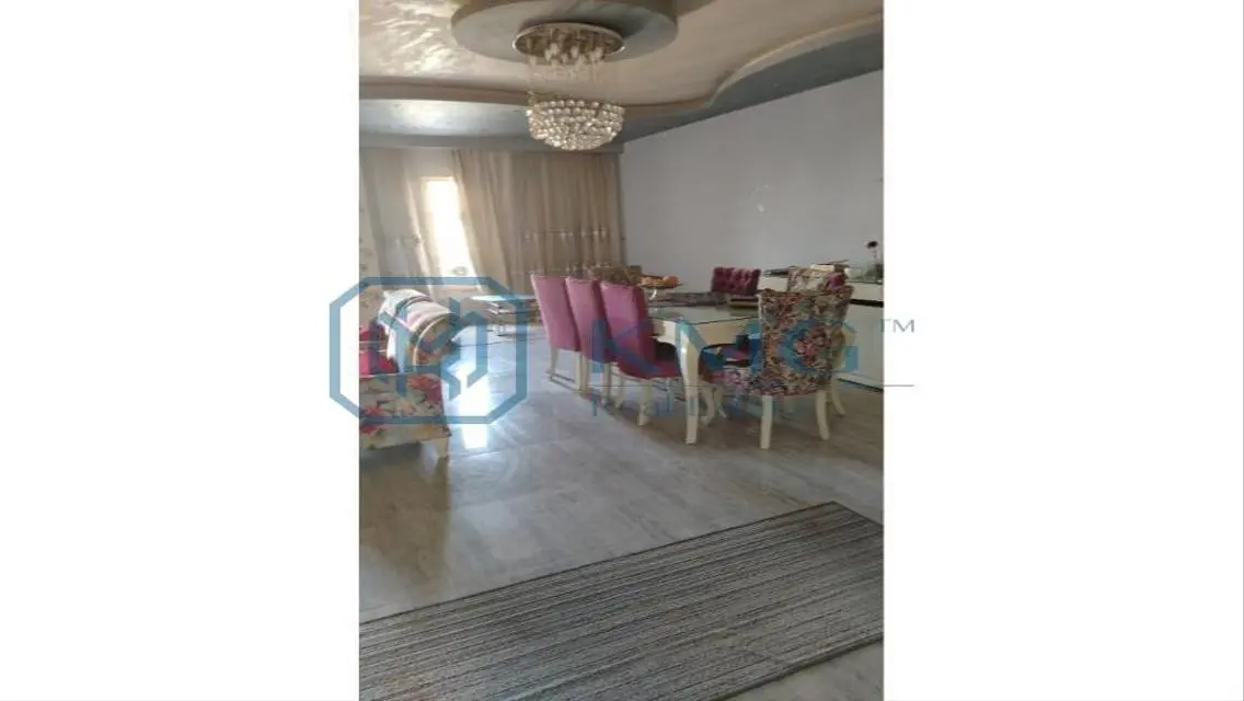 شقة فاخرة بمساحة 180 متر للبيع