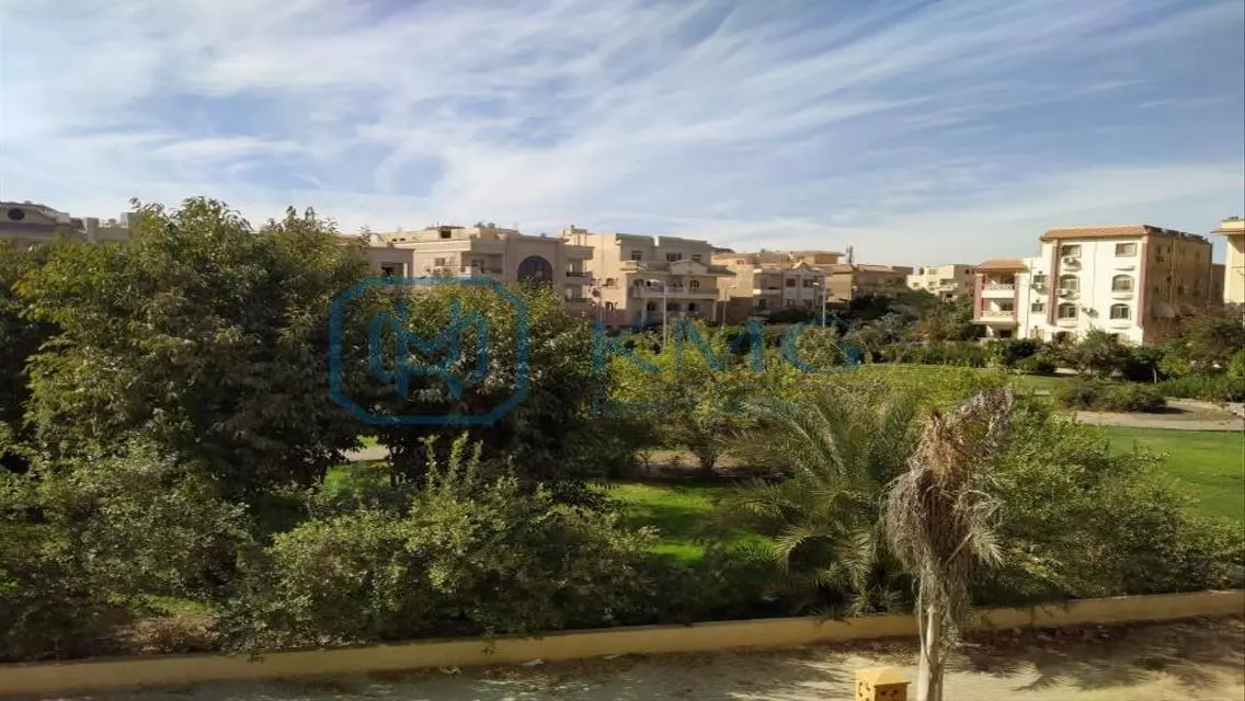 شقة فاخرة بمساحة 180 متر للبيع