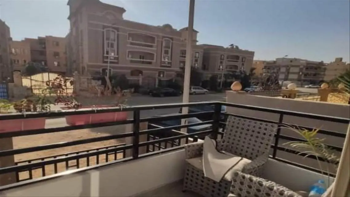 شقة فاخرة مطلة على البحيرات للبيع