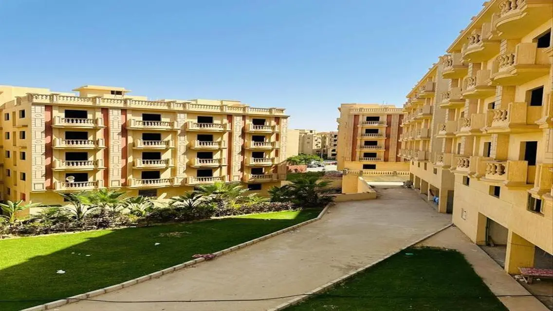شقة فاخرة بحمام سباحة وحديقة خاصة