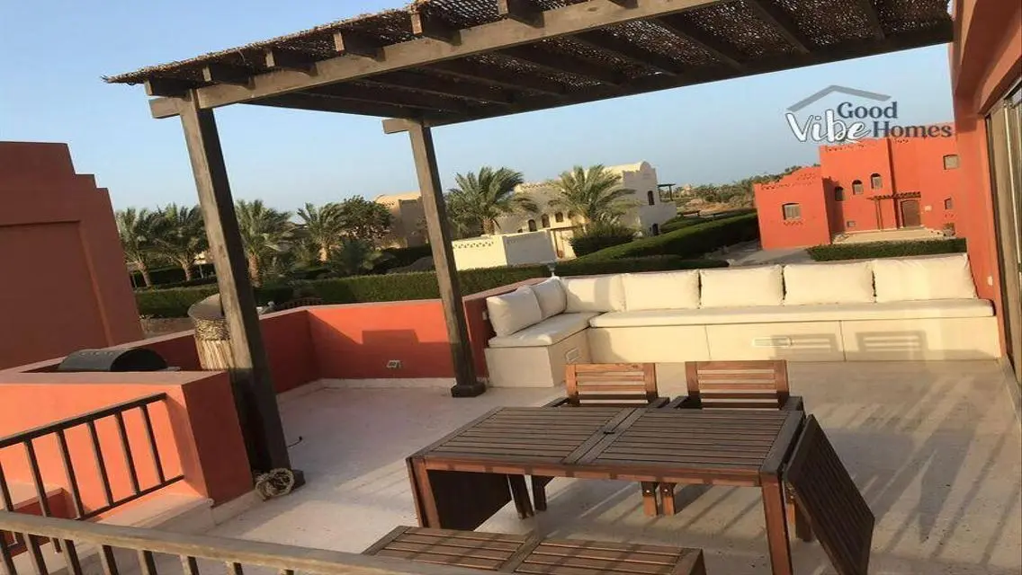 Luxury Apartment with Private Garden and Shared Pool