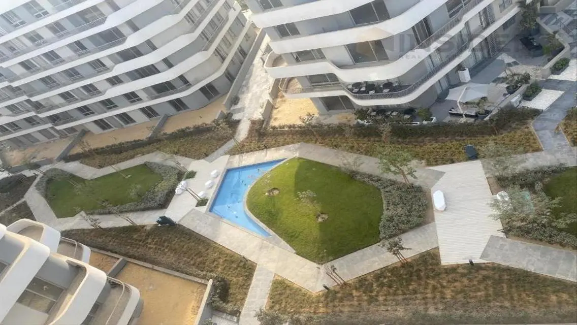 Luxury Apartment Overlooking the Lake