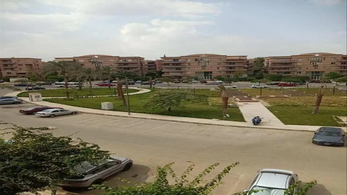 شقة فاخرة في قلب المدينة بمساحة واسعة