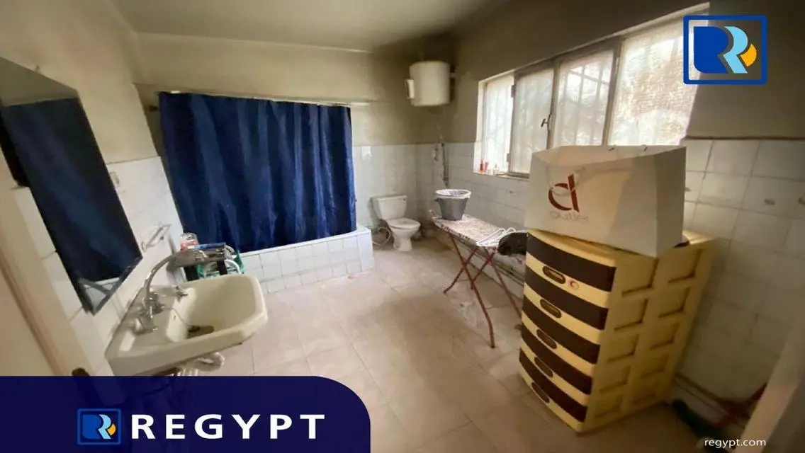 شقة فاخرة بطلقة شرفة وإطلالة مميزة
