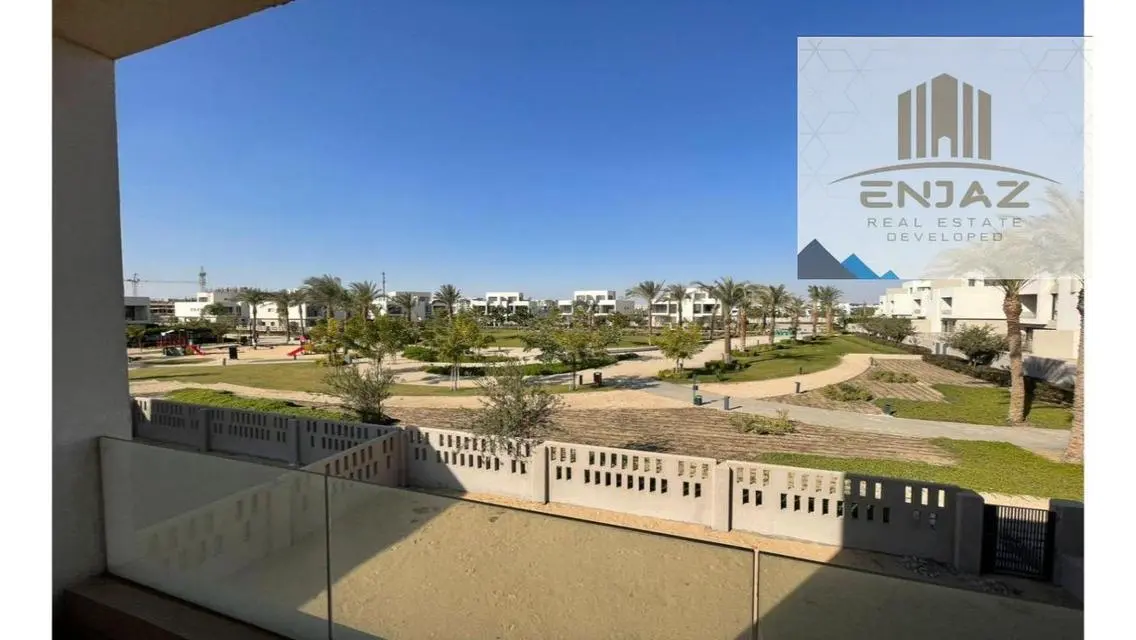 شقة فاخرة بمساحة فسيحة مع حدائق ومرافق رائعة