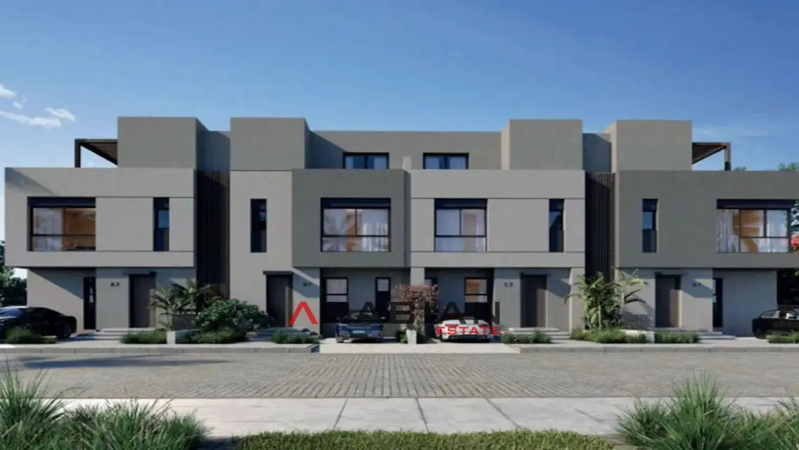 Luxury Apartment Overlooking Lakes and Major Attractions