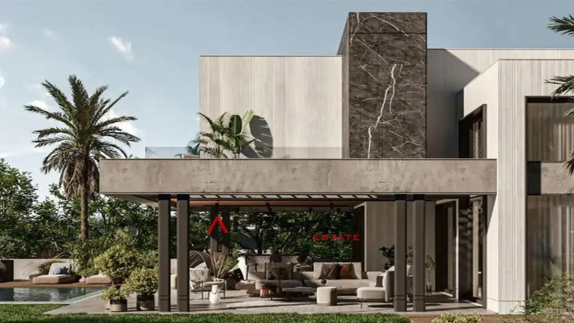 Luxury Apartment Overlooking Lakes and Major Attractions