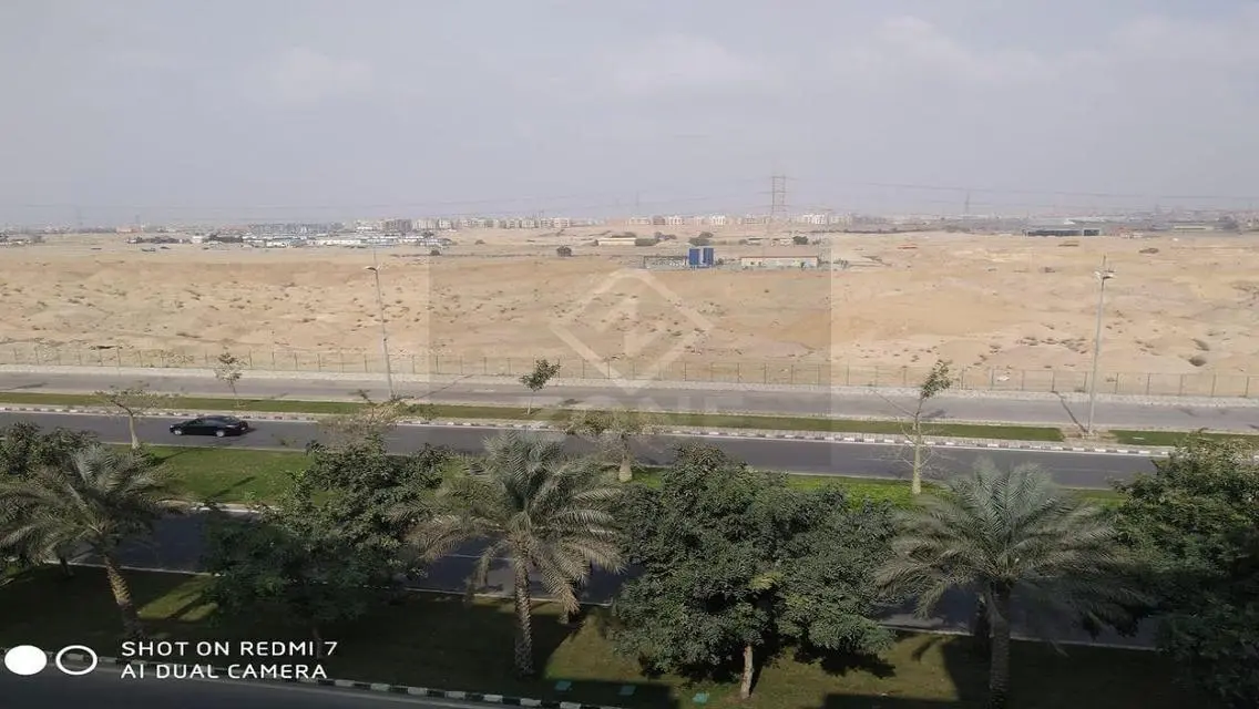 مكتب متميز في مجمع البنوك - مدينة مدينتي