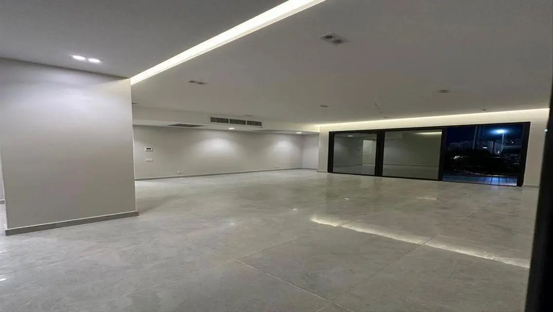 Luxury Apartment in Six West