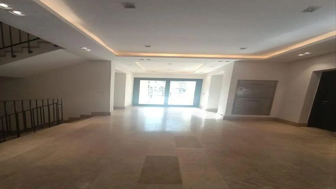 Luxury Apartment in Six West