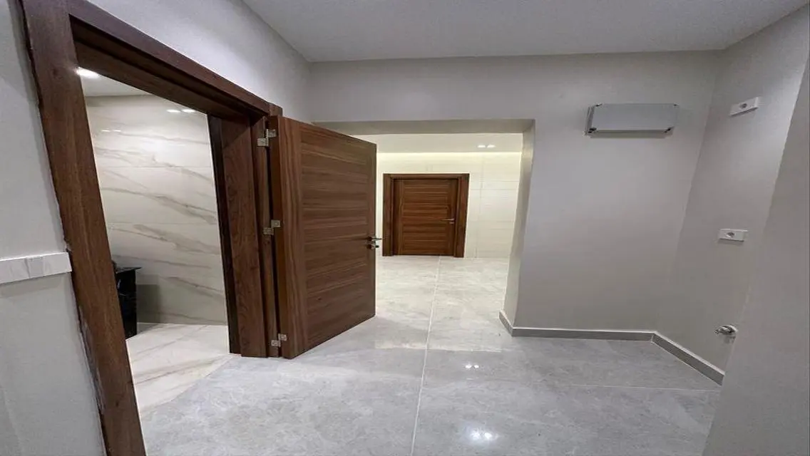 Luxury Apartment in Six West