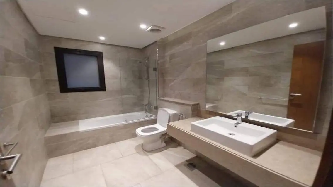 Luxury Apartment in Six West