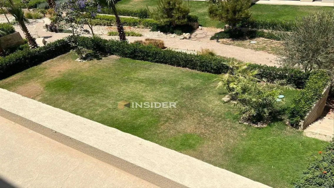 فيلا فاخرة بمساحة واسعة وإطلالة ساحرة