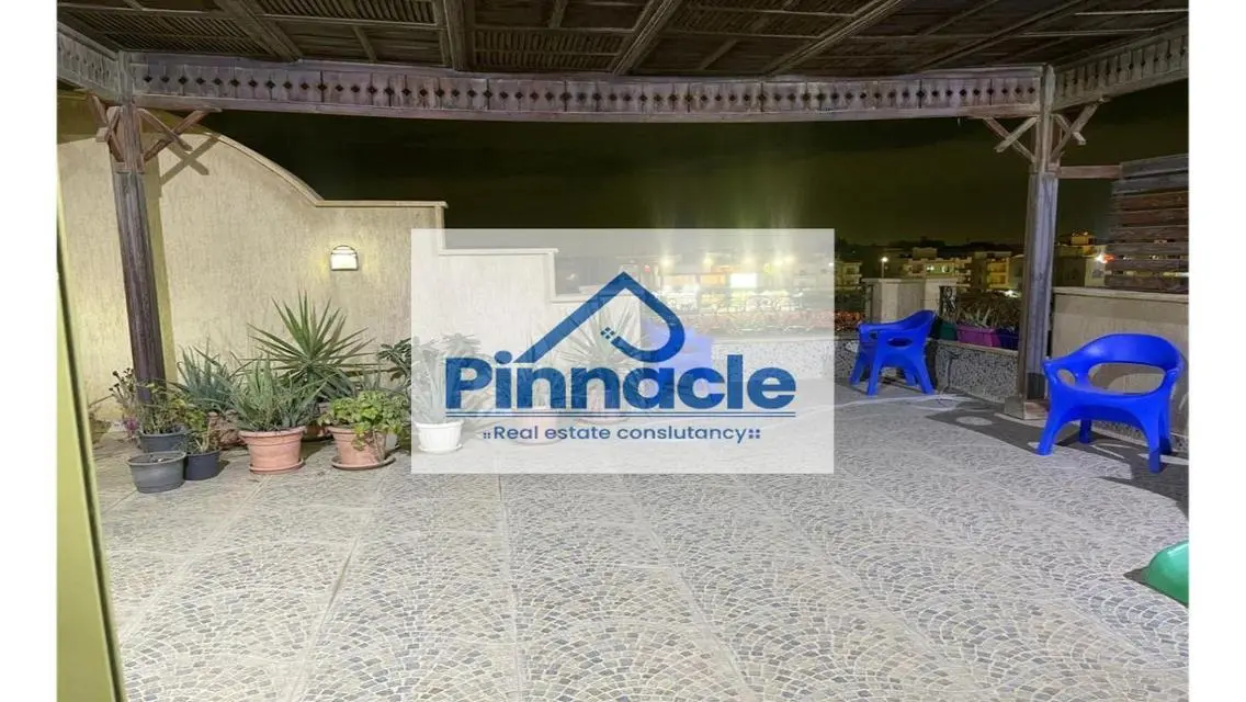 Luxury 400m² Property with Balcony and Security Guard