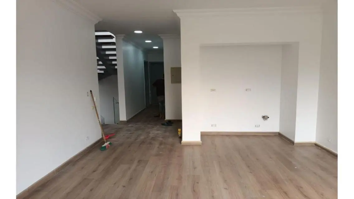 شقة مميزة بأربع غرف مع نادي صحي وحارس أمن