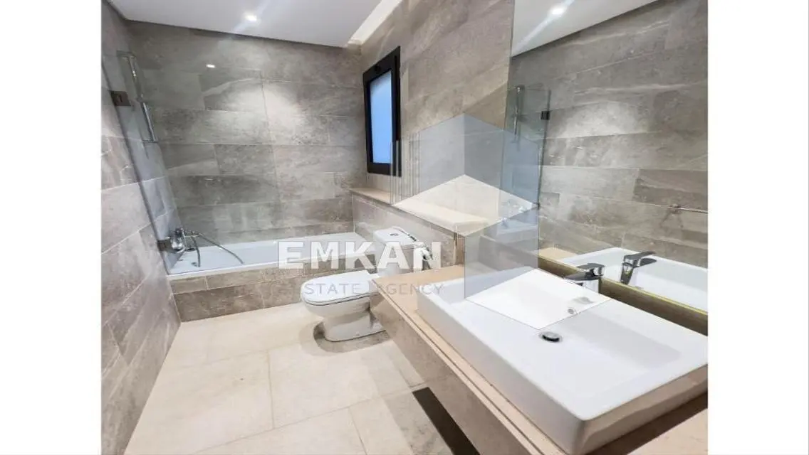 -6 West - Premium Residential Unit
