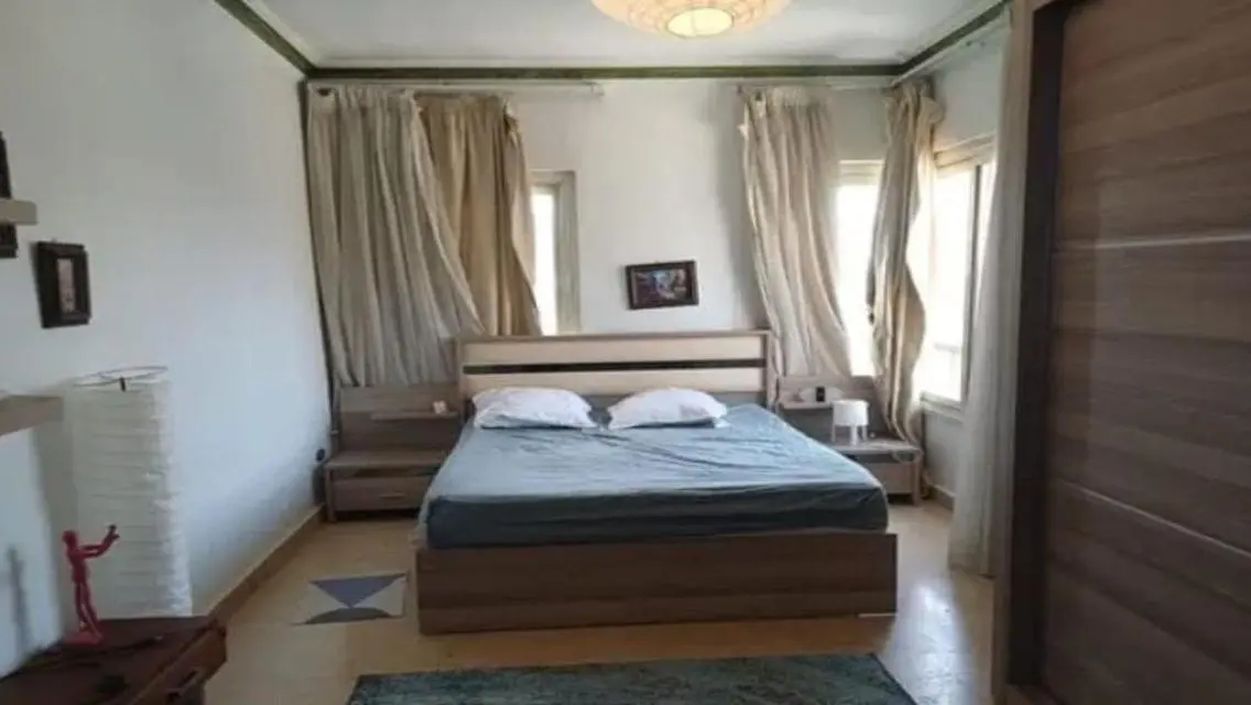 شقة مفروشة للإيجار قرب مركز العيون الوطني