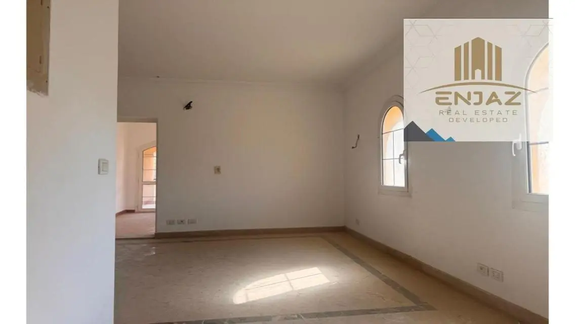 فيلا فاخرة للبيع في موقع متميز