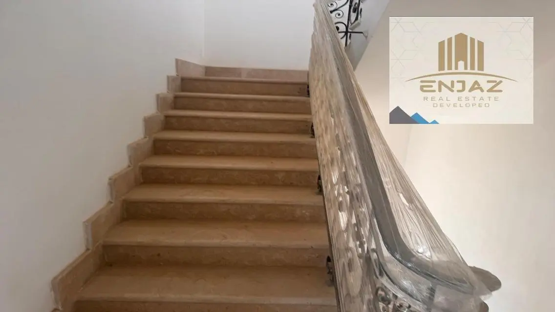 فيلا فاخرة للبيع في موقع متميز