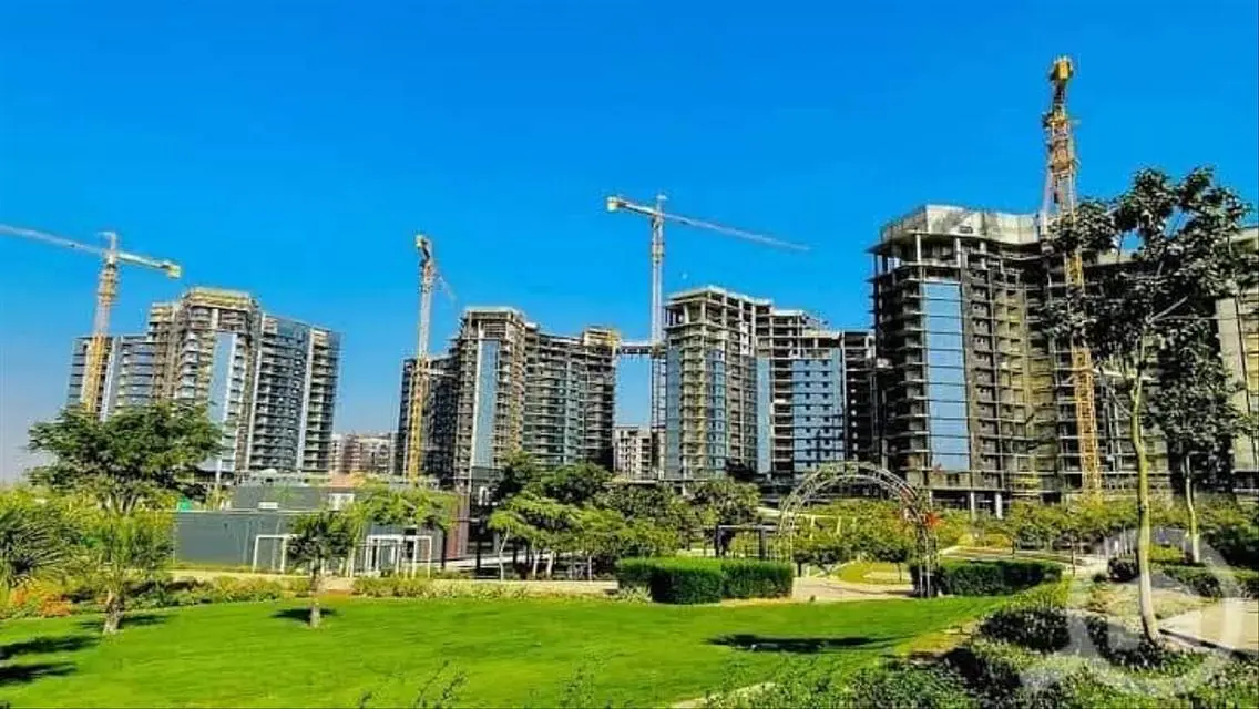 منزل فاخر مع حمام سباحة خاص وحديقة