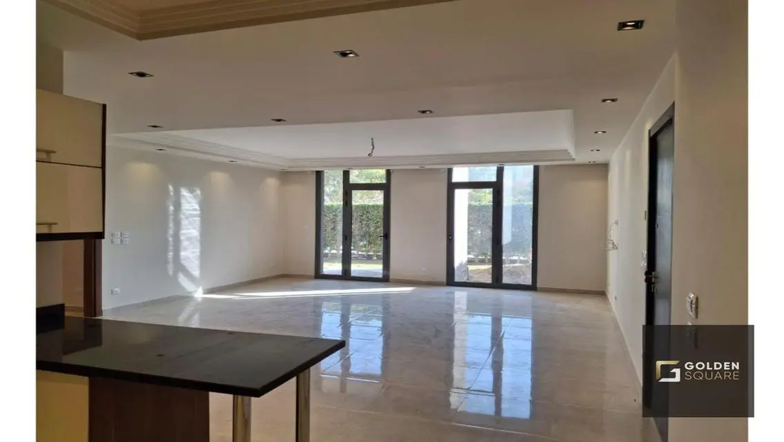 Luxury Villa for Sale Overlooking Lakes in the Heart of the City